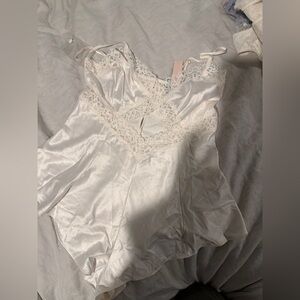 Victoria’s Secret Satin & Lace Teddy Bodysuit – White – Size M – NWT